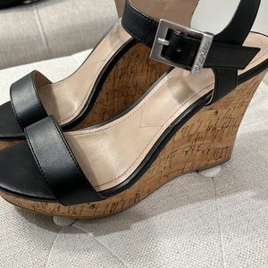 Charles by Charles David Black and beige cork screw sandals